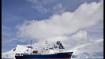 Antarctica - Explorer yacht Sarsen Paradise Bay 2